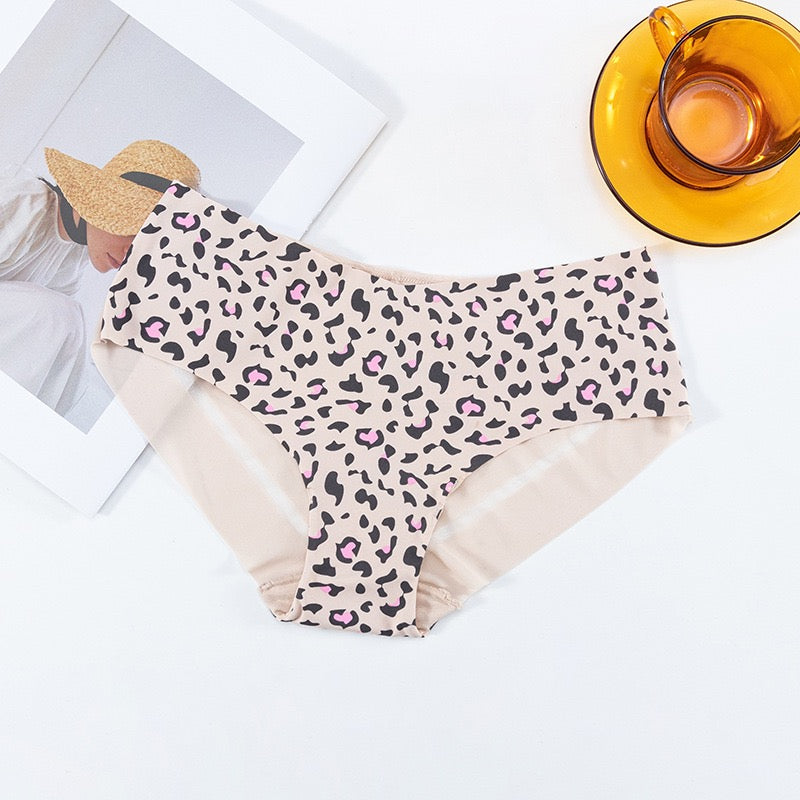 Women Leopard Printed Sanitary Panties Seamless Reusable Leak Proof Menstrual Period Panties With Medium Absorbent